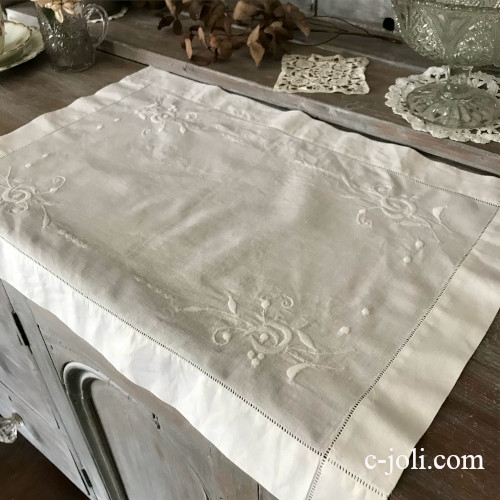 T3064 イギリスアンティークコットンテーブルマット　マシーン刺繍コットンクロス 50x35cm