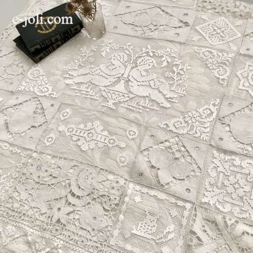 【パリ発送】T3089 フランスアンティークリネンテーブルクロス　天使柄カットワーク手刺繍リネン＆フィレレース 134x105cm