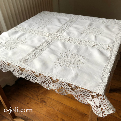 【パリ発送】T3132 フランスアンティークリネン刺繍＆レーステーブルクロス　カットワーク手刺繍リネン＆ボビンレース 88x78cm