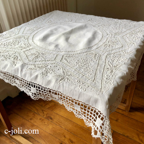 【パリ発送】T3134 フランスアンティークリネン刺繍＆レーステーブルクロス　カットワーク手刺繍リネン＆ボビンレース 92x91cm