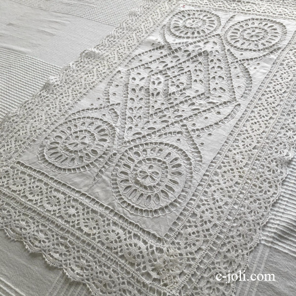 【パリ発送】T3136 フランスアンティークリネンテーブルランナー　カットワーク手刺繍リネン＆レース 49x80cm