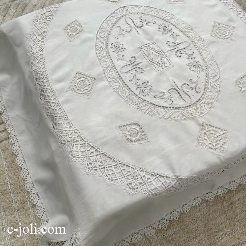 【パリ発送】T3170 フランスアンティークリネンテーブルクロス　カットワーク手刺繍＆ニードルレース/フィレレース/ボビンレース  157x145cm