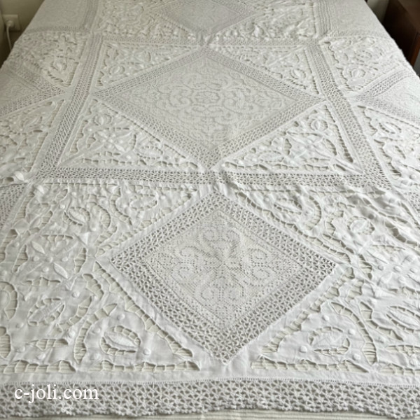【パリ発送】T3175 フランスアンティークリネン大判テーブルクロス　カットワーク手刺繍リネン＆フィレレース＆クロシェレース 190x198cm