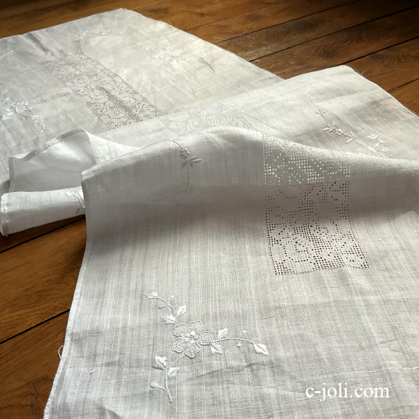 【パリ発送】T3181 フランスアンティークリネンテーブルランナー　ドロンワーク麻ローン＆手刺繍クロス 37x122cm