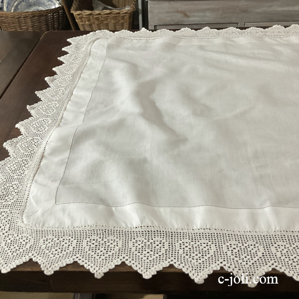 【日本発送】T3183 英国アンティークテーブルクロス　イギリスアンティークリネン＆クロッシェレース 92x92cm