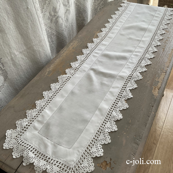 【日本発送】T3196 英国アンティークリネンテーブルランナー　リネン＆クロシェレース 110x28cm