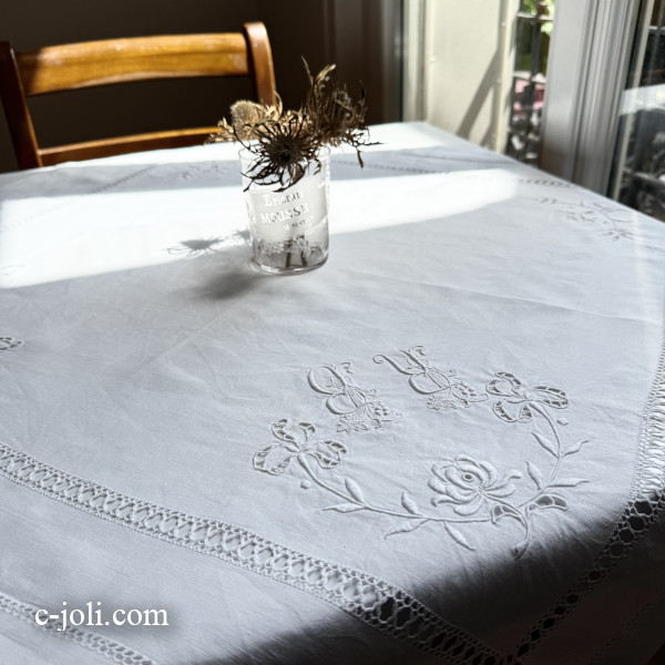 【パリ発送】T3221フランスアンティークリネンテーブルクロス　カットワーク|手刺繍モノグラム＆ドロンワーク 80x75.5cm
