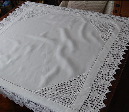 【日本発送】T-572　英国アンティークテーブルクロス100x106　リネン&クロシェレース