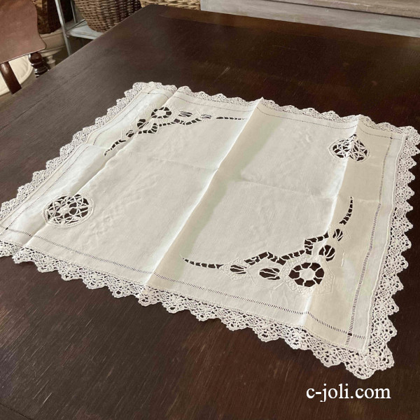 【日本発送】T-757　フランスアンティークリネン　レース＆カットワーク手刺繍リネンテーブルマット
