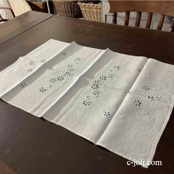 【日本発送】T-758　フランスアンティークリネン　カットワーク手刺繍リネンテーブルマット