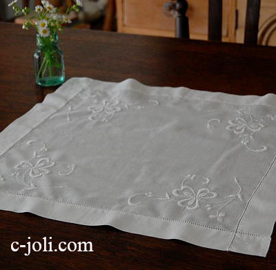 【日本発送】T-830　イギリスアンティークコットン　マシーン刺繍テーブルマット
