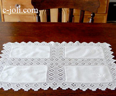 【日本発送】T1141　イギリスアンティークリネンテーブルマット　手刺繍リネン＆クロシェレース