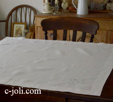 【日本発送】T-1196　イギリスアンティークリネンテーブルクロス　カットワーク手刺繍リネン 87x88cm