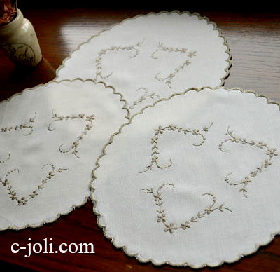 【日本発送】T1302  イギリスアンティークドイリー　手刺繍コットン3枚