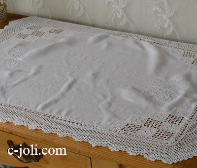 【日本発送】T1462　イギリスアンティークリネンテーブルマット　手刺繍リネン＆クロシェレース