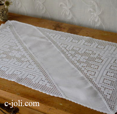 【日本発送】T1492　イギリスアンティークリネンテーブルマット　クロシェレース＆リネン 58x35cm