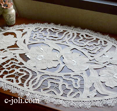 【日本発送】T1579　フランスアンティークリネンテーブルマット　カットワーク手刺繍リネン＆レース 64x42cm　生成り