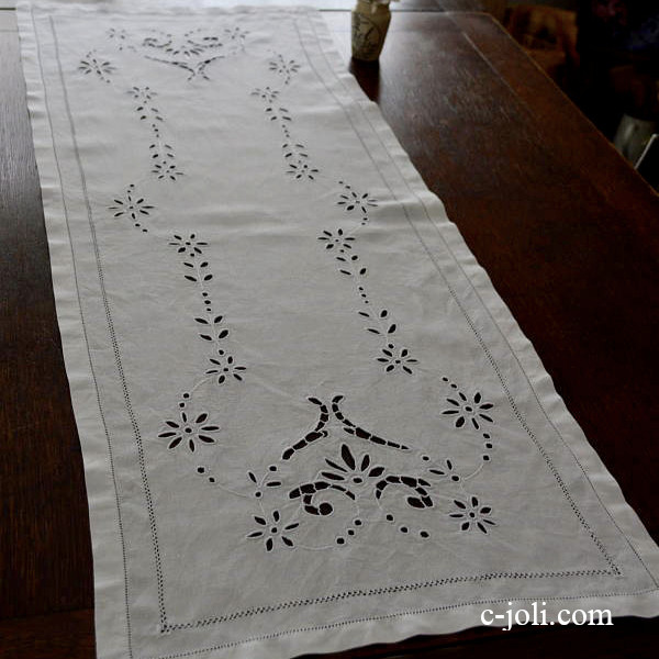 【日本発送】T1673　フランスアンティークリネンテーブルランナー　カットワーク手刺繍リネン 1m07