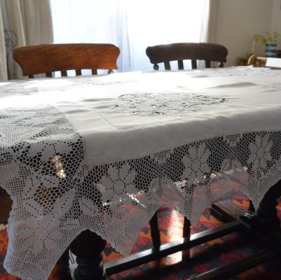 【日本発送】T2165　イギリスアンティークリネン大判テーブルクロス　カットワーク手刺繍リネン＆クロシェレースクロス 134x130cm