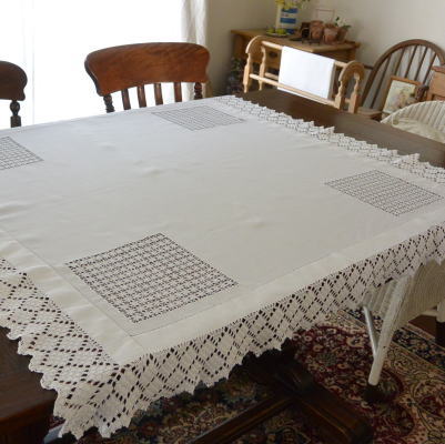 【日本発送】T2304　イギリスアンティークリネンテーブルクロス　クロシェレース＆ドロンワークリネン 110x108cm