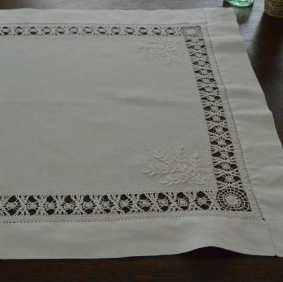 【日本発送】T2310　イギリスアンティークリネンテーブルマット　手刺繍＆ドロンワークリネン 57x46cm