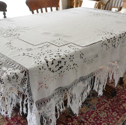 【日本発送】T2471　フランスアンティークリネンテーブルクロス　カットワーク手刺繍リネン＆フィレレース 138x132cm+25cm