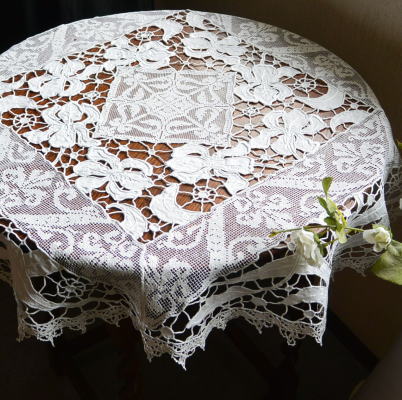 T2503　フランスアンティークリネンテーブルクロス/テーブルセンター　手刺繍リネン＆フィレレース/ボビンレース 82cm