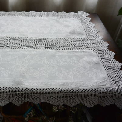 【日本発送】T2567　イギリスアンティークリネンテーブルセンター/テーブルマット　クロシェレース＆ダマスク織リネン 65x50cm