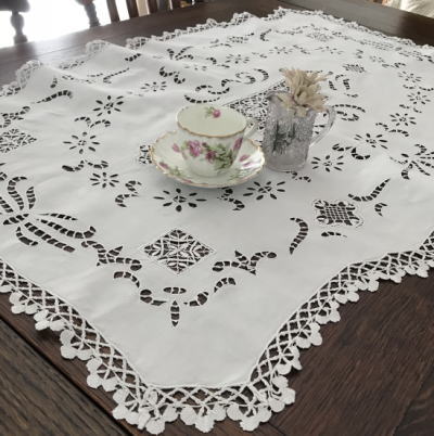 T2735　フランスアンティークリネンテーブルランナー　カットワーク手刺繍リネン＆ボビンレース  1m04