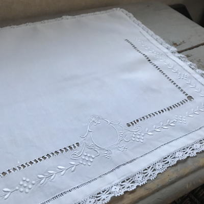 T2797 フランスアンティークレーステーブルマット　ボビンレース＆ドロンワーク＆手刺繍リネン 44x39cm