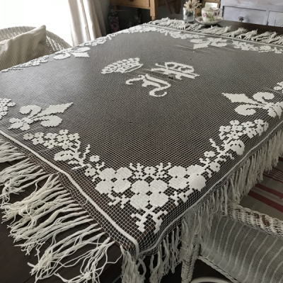 T2804 フランスアンティークレーステーブルクロス　リネンフィレレース　108x100cm+フリンジ