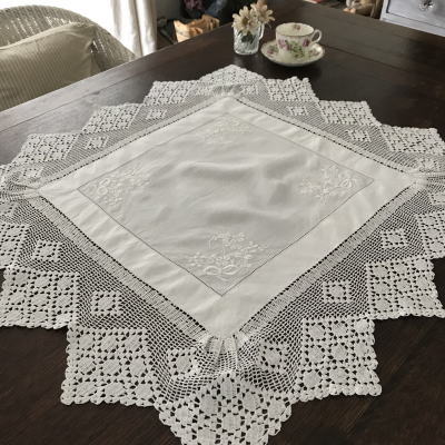 T2810 イギリスアンティークリネンテーブルセンター/テーブルマット　クロシェレース＆刺繍リネン 73x70cm