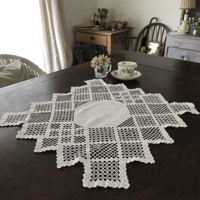 【日本発送】T2826 イギリスアンティークコットンテーブルマット　手刺繍コットン 49x48cm