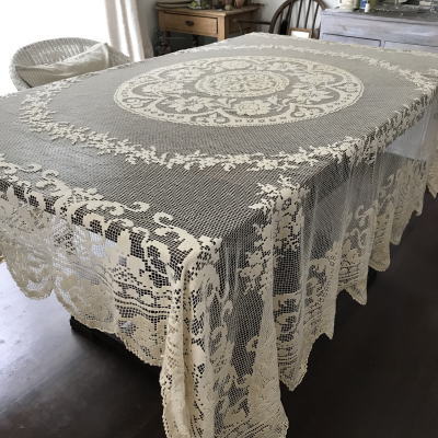 T2836 フランスアンティークレース大判テーブルクロス　ハンドワークコットンフィレレース 210x210cm