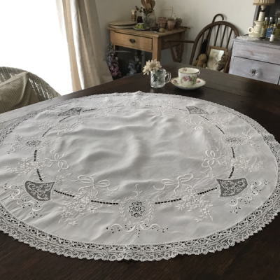 T2849 フランスアンティークリネンテーブルクロス　フィレレース/ボビンレース＆手刺繍リネン 直径77cm