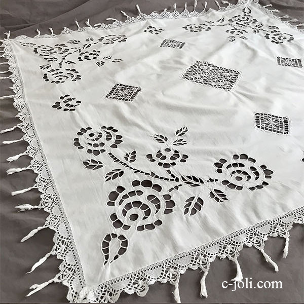 【日本発送】T2904 フランスアンティークコットンテーブルクロス　カットワーク手刺繍コットン＆ボビンレース 130x136cm