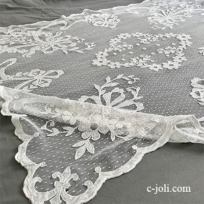 【パリ発送】T2929 フランスアンティークレーステーブルクロス/レースクロス 19世紀コーネリー刺繍＆コットンネットレース 137x147cm