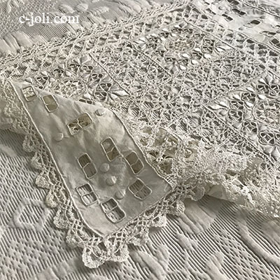 【パリ発送】T2931 フランスアンティークリネンテーブルマット　カットワーク手刺繍リネン＆ニードルポイントレース＆ボビンレース 54x39cm