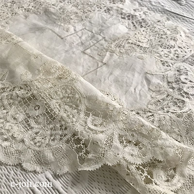 【パリ発送】T2933 フランスアンティークリネンテーブルマット/テーブルセンター丸型　ドロンワークリネン＆ボビンレース 60x58cm