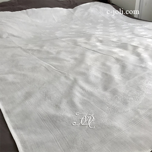 T2964 フランスアンティークコットン大判テーブルクロスOM　手刺繍モノグラム＆ダマスク織コットンクロス 158x152cm