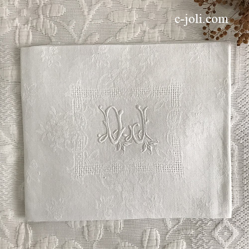 【パリ発送】T2970 フランスアンティークリネンテーブルナプキン/リネンクロスDJ　手刺繍モノグラム＆ダマスク織リネン 80x68cm