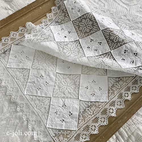 【パリ発送】T2977 フランスアンティークレーステーブルマット　カットワーク手刺繍コットン＆フィレレース  56x37cm/62x41cm