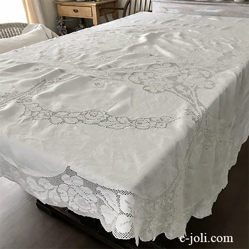 T2991 フランスアンティークリネン円形テーブルクロス　ローズ柄スクエアカットワーク手刺繍リネン＆ニードルレース 直径190cm