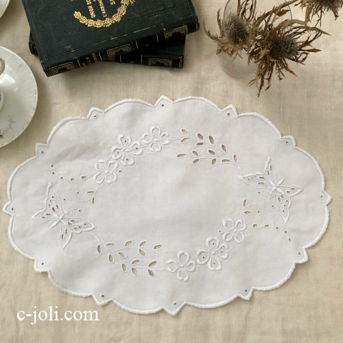 【パリ発送】T3090 フランスアンティークリネンテーブルマット　カットワーク手刺繍リネンクロス  38x25cm