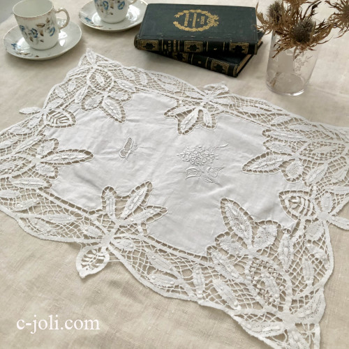 【パリ発送】T3095 フランスアンティークレース＆リネンテーブルマット　ホワイトワーク手刺繍＆ボビンレース  47x33cm
