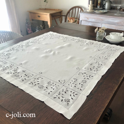 T3106 フランスアンティークリネンテーブルクロス　カットワーク手刺繍リネン 71x70cm