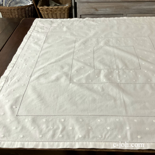 【日本発送】T3182 英国アンティークテーブルクロス　マシーン刺繍コットン水玉テーブルクロス 90x88cm