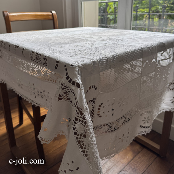 【パリ発送】T3222フランスアンティークリネン大判テーブルクロス　カットワーク手刺繍|フィレレース＆ボビンレース 140x107cm