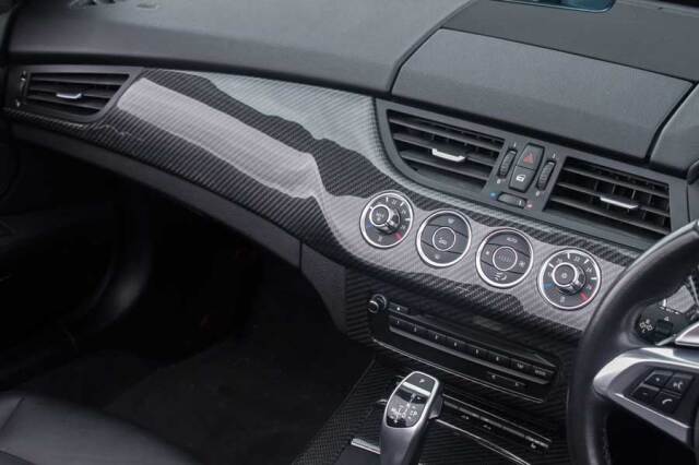BMW Z4(E89)専用 リアルカーボン製 ダッシュボードパネルプロテクター