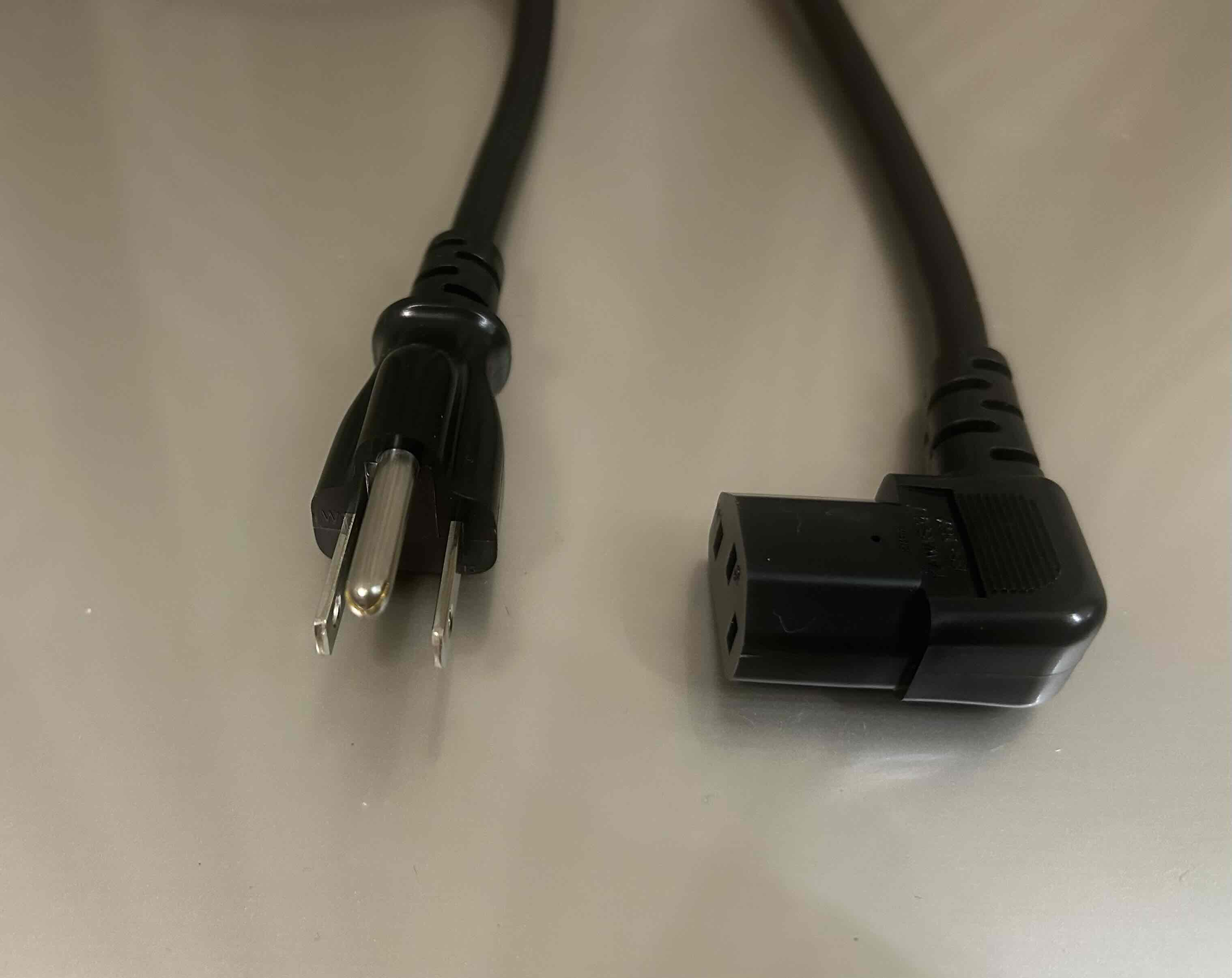 電源ケーブル　電源コード（3Pプラグ／3Pソケット）＜7A-125V＞ 3Pプラグ付き　3Pソケット　L型